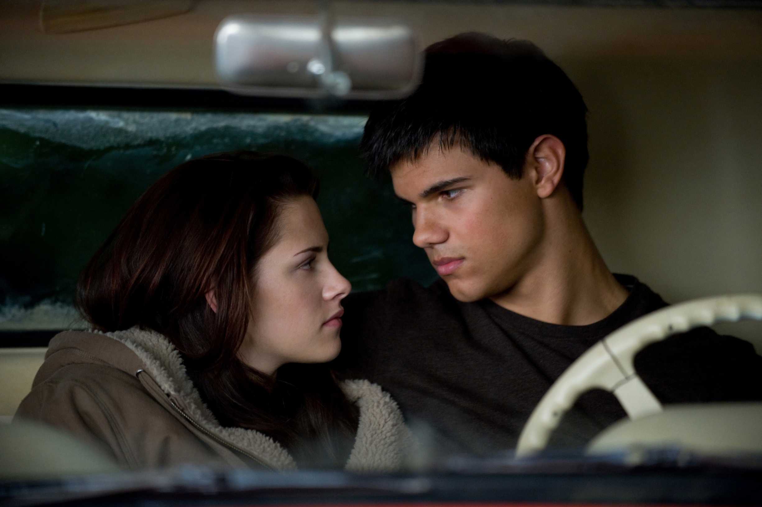 Bella and Jacob staring into each others eyes in the car